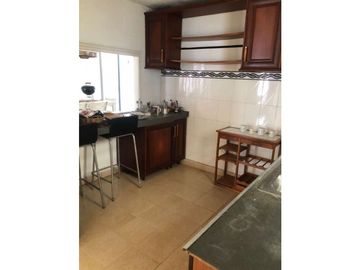 SE VENDE AMPLIA CASA EN SAN ANTONIO