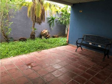 SE VENDE AMPLIA CASA EN SAN ANTONIO