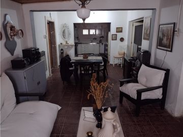 VENDE · CASA QUINTA CON DEPARTAMENTO· 896M2 · MENDOZA ·HERAS