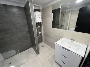 Oroño y Mendoza, Monoambiente con comodín 43mts2 . Incluye aires acondicionados