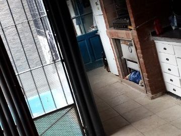Casa con Departamento en venta en Quilmes Este