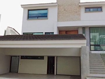CASA EN VENTA EN SIERRA ALTA CARRETERA NACIONAL
