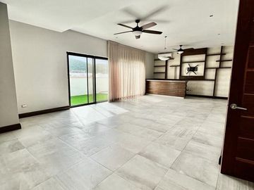 CASA EN VENTA EN SIERRA ALTA CARRETERA NACIONAL