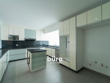 PENTHOUSE EN VENTA ACCESO DIRECTO A PARQUE BLUME CON TERRAZA EN MIRAFLORES