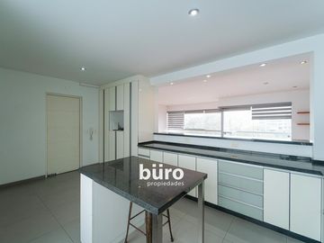 PENTHOUSE EN VENTA ACCESO DIRECTO A PARQUE BLUME CON TERRAZA EN MIRAFLORES