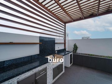 PENTHOUSE EN VENTA ACCESO DIRECTO A PARQUE BLUME CON TERRAZA EN MIRAFLORES