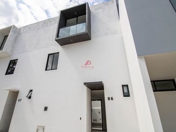 Casa en venta por Mariano Otero, Zapopan Jalisco.