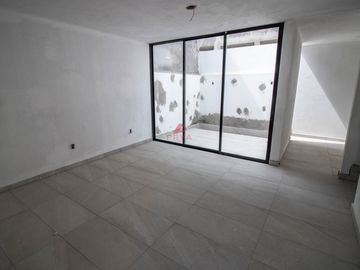 Casa en venta por Mariano Otero, Zapopan Jalisco.
