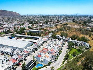 Casa en venta por Mariano Otero, Zapopan Jalisco.