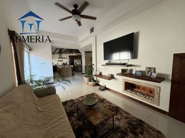 Venta de hermosa y amplia casa CON ALBERCA, Valle Escondido