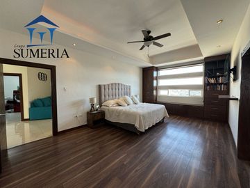 Venta de hermosa y amplia casa CON ALBERCA, Valle Escondido