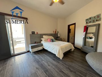 Venta de hermosa y amplia casa CON ALBERCA, Valle Escondido
