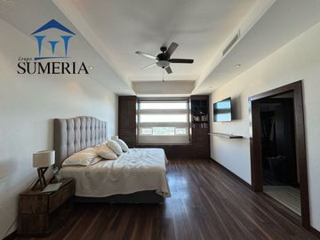Venta de hermosa y amplia casa CON ALBERCA, Valle Escondido