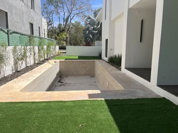 Venta Residencia en Privada Yucatán Country Club