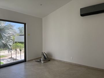 Venta Residencia en Privada Yucatán Country Club