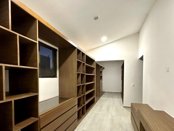 Venta Residencia en Privada Yucatán Country Club