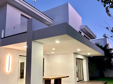 Venta Residencia en Privada Yucatán Country Club