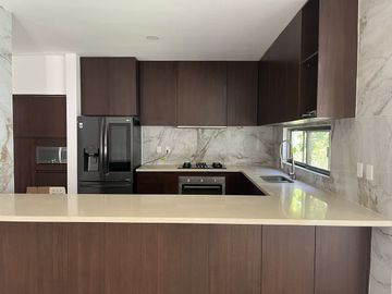 Venta Residencia en Privada Yucatán Country Club