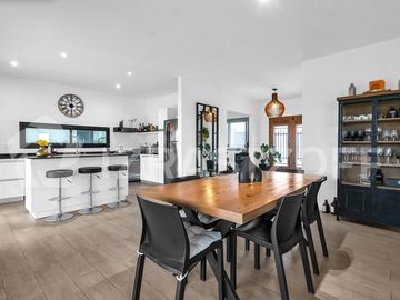 Muy buena casa en venta en lote central en Barrio Santo Tomas