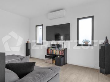 Muy buena casa en venta en lote central en Barrio Santo Tomas