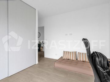 Muy buena casa en venta en lote central en Barrio Santo Tomas