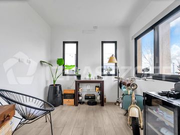 Muy buena casa en venta en lote central en Barrio Santo Tomas