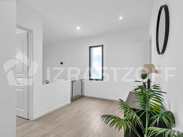 Muy buena casa en venta en lote central en Barrio Santo Tomas