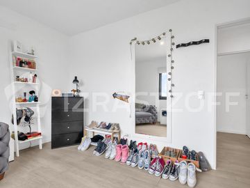 Muy buena casa en venta en lote central en Barrio Santo Tomas