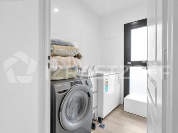 Muy buena casa en venta en lote central en Barrio Santo Tomas