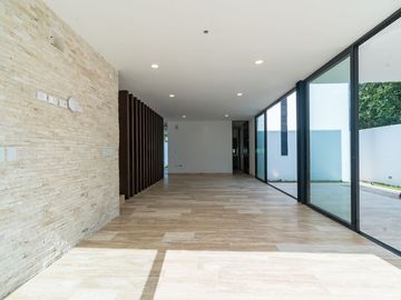 HERMOSA RESIDENCIA EN VENTA EN PRIVADA TAMARA, XCANATUN MERIDA.