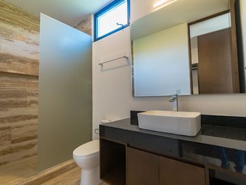 HERMOSA RESIDENCIA EN VENTA EN PRIVADA TAMARA, XCANATUN MERIDA.