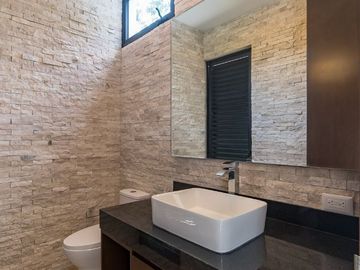 HERMOSA RESIDENCIA EN VENTA EN PRIVADA TAMARA, XCANATUN MERIDA.
