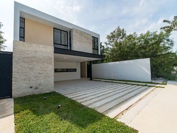 HERMOSA RESIDENCIA EN VENTA EN PRIVADA TAMARA, XCANATUN MERIDA.