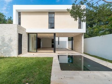 HERMOSA RESIDENCIA EN VENTA EN PRIVADA TAMARA, XCANATUN MERIDA.