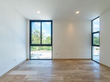 HERMOSA RESIDENCIA EN VENTA EN PRIVADA TAMARA, XCANATUN MERIDA.