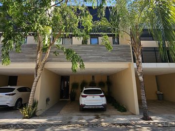 Townhouse en Venta en Mérida, Privada SAO, Temozón Norte