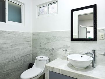 CASA MODERNA EN BURGOS VIG 24/7 ALBERCA Y JARDIN PRIVADO