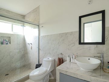 CASA MODERNA EN BURGOS VIG 24/7 ALBERCA Y JARDIN PRIVADO