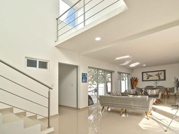 CASA MODERNA EN BURGOS VIG 24/7 ALBERCA Y JARDIN PRIVADO