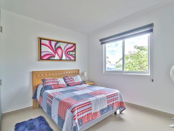 CASA MODERNA EN BURGOS VIG 24/7 ALBERCA Y JARDIN PRIVADO