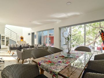 CASA MODERNA EN BURGOS VIG 24/7 ALBERCA Y JARDIN PRIVADO