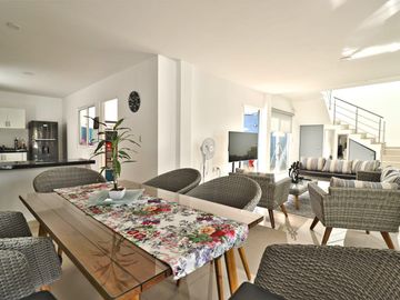CASA MODERNA EN BURGOS VIG 24/7 ALBERCA Y JARDIN PRIVADO