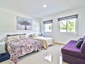 CASA MODERNA EN BURGOS VIG 24/7 ALBERCA Y JARDIN PRIVADO
