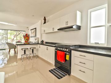CASA MODERNA EN BURGOS VIG 24/7 ALBERCA Y JARDIN PRIVADO