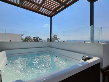 EXCLUSIVA CASA EN BRISAS PREVENTA - C/ALBERCA Y ROOF GARDEN