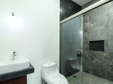ESPECTACULAR CASA EN EXCLUSIVO FRACC EN BURGOS