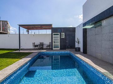 ESPECTACULAR CASA EN EXCLUSIVO FRACC EN BURGOS