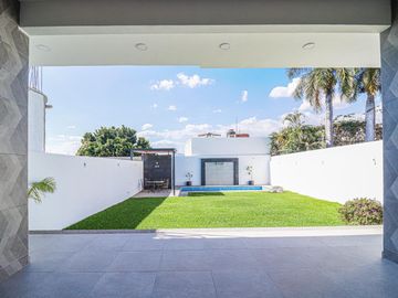 ESPECTACULAR CASA EN EXCLUSIVO FRACC EN BURGOS