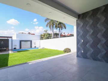 ESPECTACULAR CASA EN EXCLUSIVO FRACC EN BURGOS