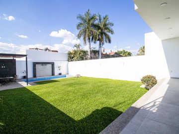 ESPECTACULAR CASA EN EXCLUSIVO FRACC EN BURGOS